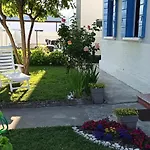 בית נופש Mirella's House *
