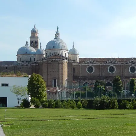 Дом отдыха Mirella's House